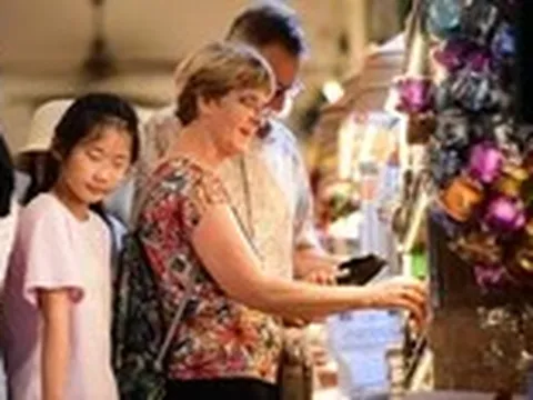 Kinh tế đêm TP.HCM phải thoát bóng 'ăn nhậu vỉa hè'