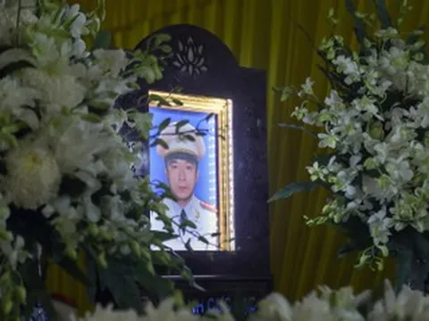 Nước mắt tiễn đưa Thiếu tá Nguyễn Xuân Hải hy sinh khi làm nhiệm vụ