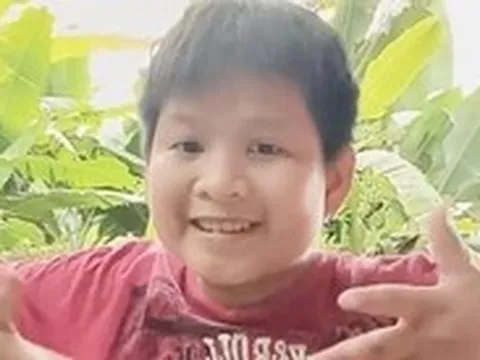 Danh tính cậu bé ‘Gửi 10 năm sau’ đang sốt mạng