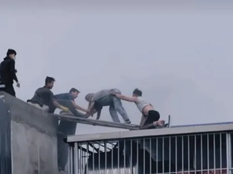 Leo qua 'lằn ranh sinh tử', nhân chứng kể phút giải cứu 7 người trong đám cháy