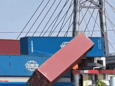 Phó giám đốc công an thông tin vụ tàu 4.000 tấn vướng dây điện ở kênh Chợ Gạo