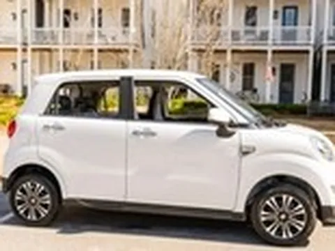 Xe điện mini chở 4 người, đi 137 km/sạc, tốc độ ngang xe máy học sinh nhưng giá bán là vấn đề