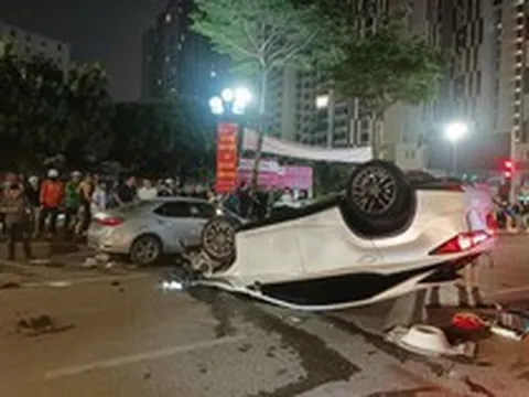 Ô tô Lexus tông liên hoàn khiến 2 người đi cấp cứu giữa đêm ở Hà Nội: Đã rõ nguyên nhân ban đầu