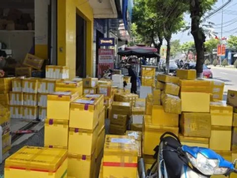 Cảnh tượng trên vỉa hè Đà Nẵng trước giờ G