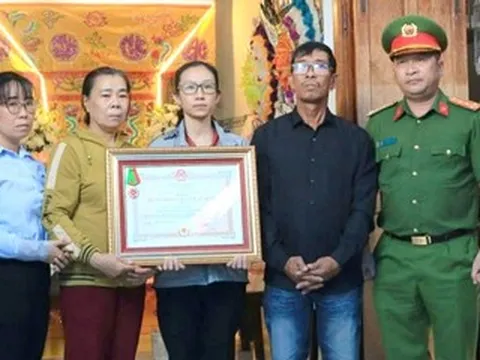 Truy tặng Huân chương Bảo vệ Tổ quốc hạng Ba cho thiếu tá Nguyễn Xuân Hải