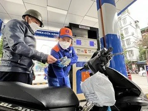 Đề xuất tiếp tục miễn thuế với xăng dầu đến hết tháng 6-2026