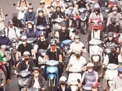 Đường phố Hà Nội ùn tắc khắp nơi sáng đầu tuần