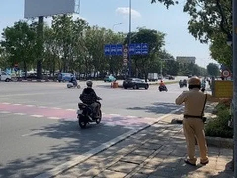 Cảnh sát lý giải nguyên nhân ùn ứ giao thông ở giao lộ Mai Chí Thọ - Trần Não
