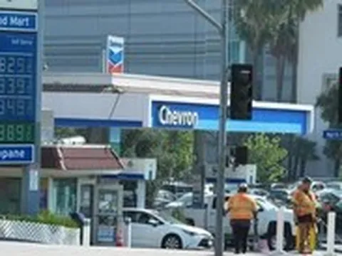 Giá xăng vượt 4 USD/gallon, gây áp lực lên người dân Mỹ và chính quyền ông Trump