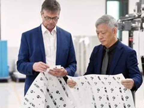 Làm loại giấy in tiền khiến tội phạm làm giả đầu hàng, doanh nghiệp Việt nhận được cam kết dành riêng một công nghệ đặc biệt từ Tập đoàn Đức 130 năm