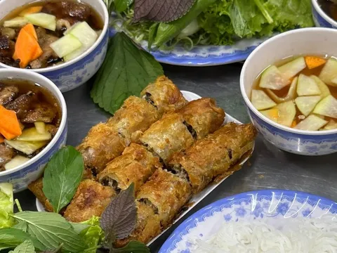 Quán bún chả TP.HCM được thành viên Super Junior khen 'quá ngon'