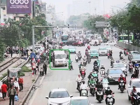 CSGT Hà Nội dùng camera AI xử lý vi phạm dừng, đỗ ô tô sai quy định