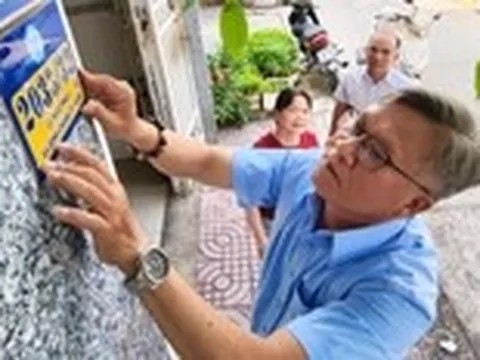 Xã Bình Chánh trao biển số nhà mới cho gần 18.000 hộ: Shipper dễ tìm, giao dịch thuận lợi hơn