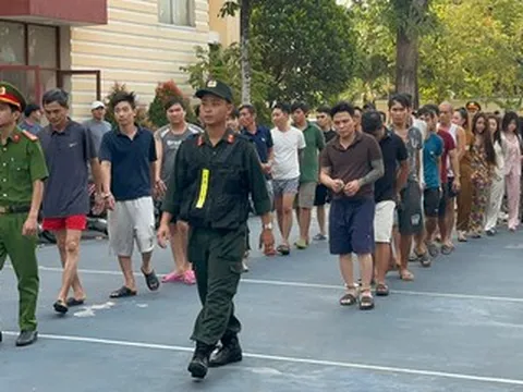 Công an TPHCM triệt phá đường dây ma túy có súng, bắt 26 người