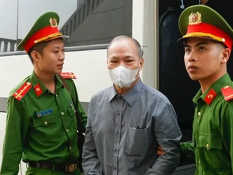 Cựu Thứ trưởng hối hận vì trót phạm sai lầm trong 'giây phút không chín chắn'