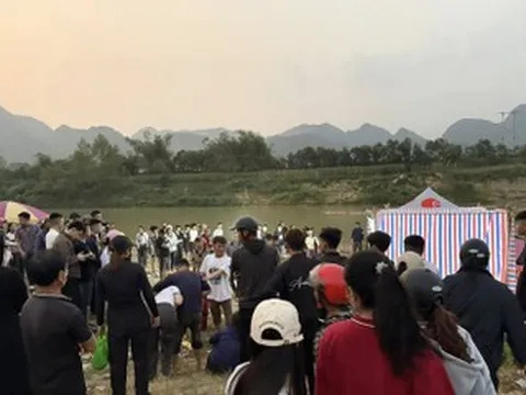 Tìm thấy thi thể cô gái để lại ô tô trên cầu, nghi nhảy xuống sông