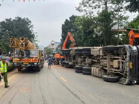 Vụ xe đầu kéo đè ô tô và xe máy khiến 2 người tử vong: Khởi tố tài xế Trần Văn Khoa