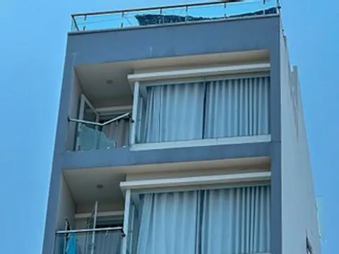 Rơi từ tầng 7 xuống đất, nam thanh niên thoát chết thần kỳ