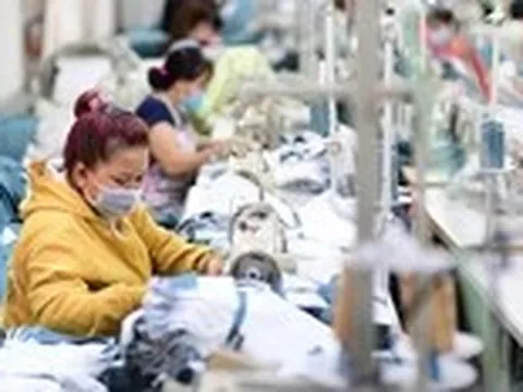 Doanh nghiệp đầu tư công nghệ để vượt 'bão'