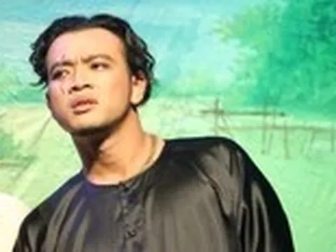 Hoàng Phi đóng kịch cách mạng