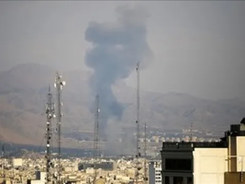 Chiến sự Trung Đông ngày 4-4: Mỹ-Israel đánh siêu tổ hợp hóa dầu, Iran dọa "bầu trời nguy hiểm hơn"