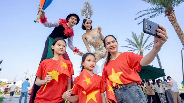 Vlasta - Sầm Sơn đón hàng chục nghìn du khách trong dịp nghỉ lễ 30/4-1/5