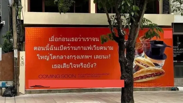 Tấm biển “nội dung lạ” của quán cà phê Việt Nam ở Thái Lan gây tranh cãi