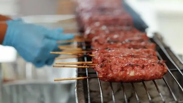 Quán nem nướng Nha Trang ở Mỹ bán 1.400 chiếc mỗi ngày, khách đông đột biến