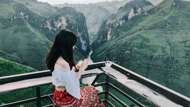 Mua cà phê 27.000 đồng ở Hà Giang, khách Tây sững sờ với thứ nhận được